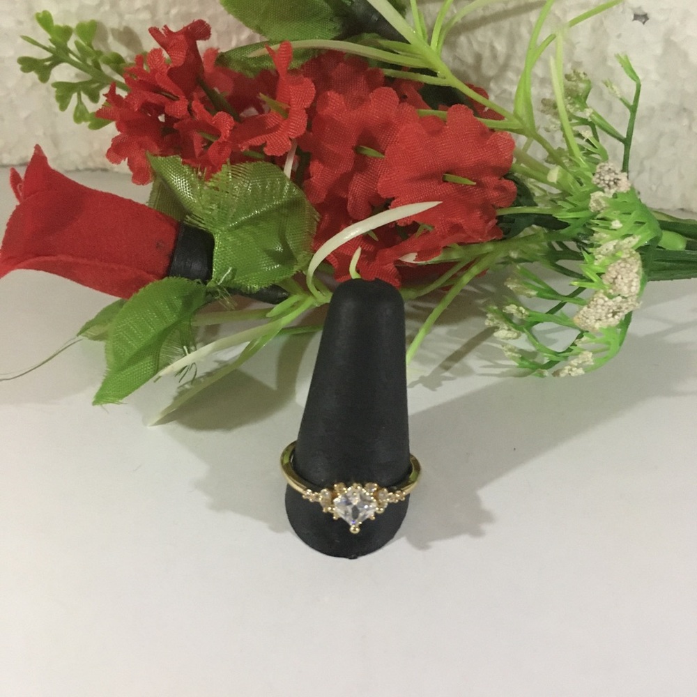 GOLD PLATED RING SIZE 9